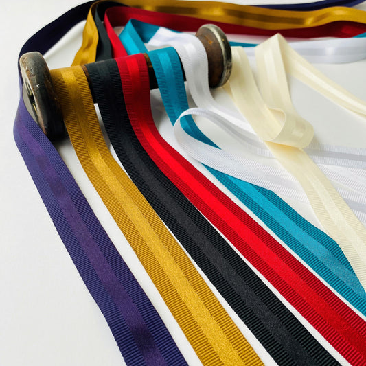 Cinta de grosgrain de 20 mm con raya de satén