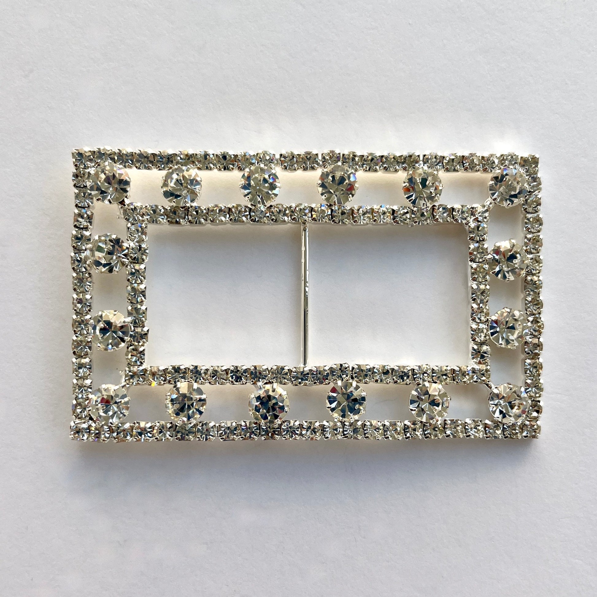 Large gold rectangle diamante slider buckle, pirate buckle, Use as a belt buckle, an accent for straps, dressmaking projects or as an embellishment for handbags, wedding invitations, wedding favours, napkin rings and arts and craft projects. Would fit an approximate belt or strap width of 2.5cm (1”)