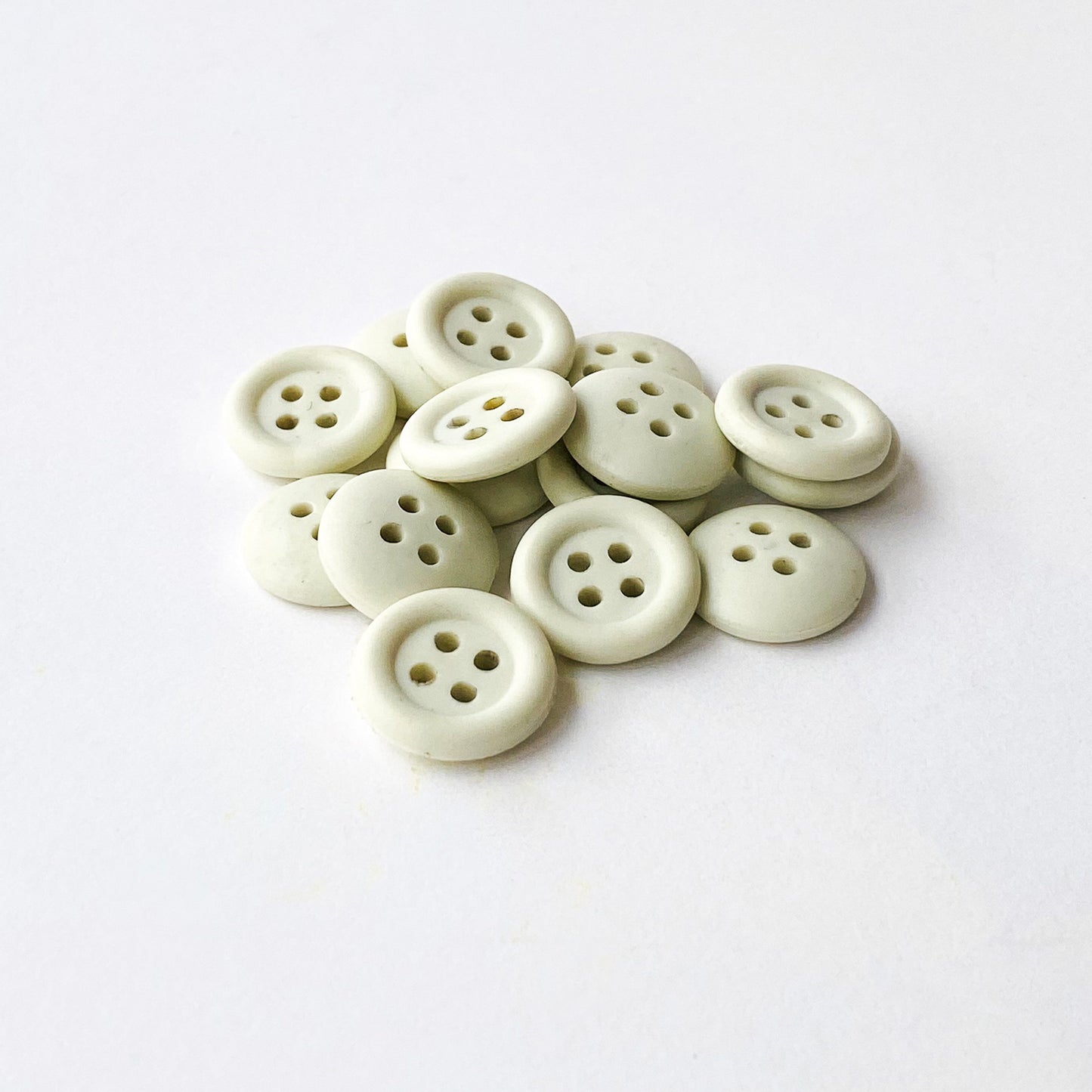 18mm Natural White Rubber Button