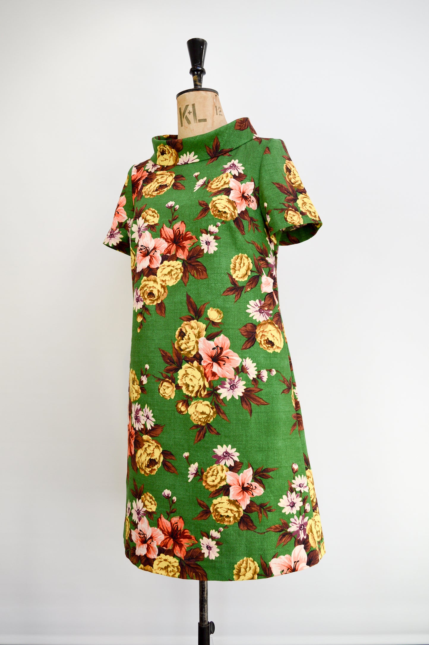 Green Barkcloth dress with vintage flower print The French Dart Shift Dress indie sewing pattern, contemporary and modern sewing patterns made in the UK With 3 sleeve options, she is so easy and versatile to wear, you will be reaching for her every day.