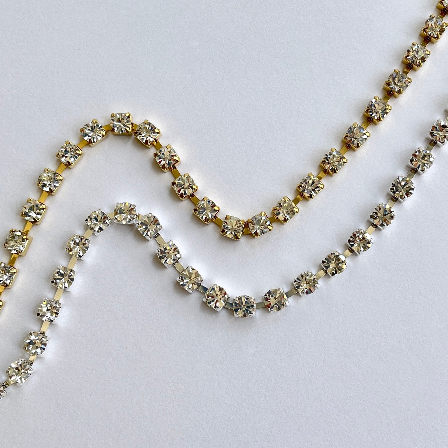 7mm Sparkly rhinestone trim in gold or silver- premium high grade diamanté crystals set in a flexible metal chain casing. Popular for bridal wear, evening wear, crafts, jewellery and headband making.