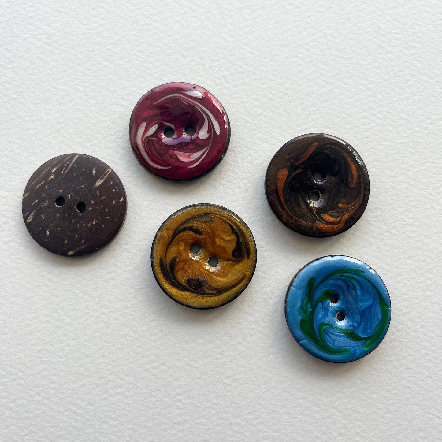 delightful coconut shell buttons. Decorated with a swirl design and lacquered finish for a beautiful shine. 