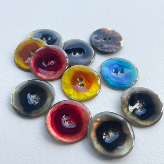 Colourful lacquered Agoya shell buttons - 28mm/44 ligne .Deadstock haberdashery. Choose our range of vintage buttons, trims & sewing accoutrement rescued from a London haberdasher. Sew sustainably.