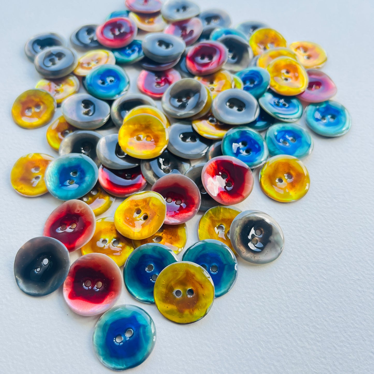 Colourful lacquered Agoya shell buttons - 23mm/36 ligne .Deadstock haberdashery. Choose our range of vintage buttons, trims & sewing accoutrement rescued from a London haberdasher. Sew sustainably.