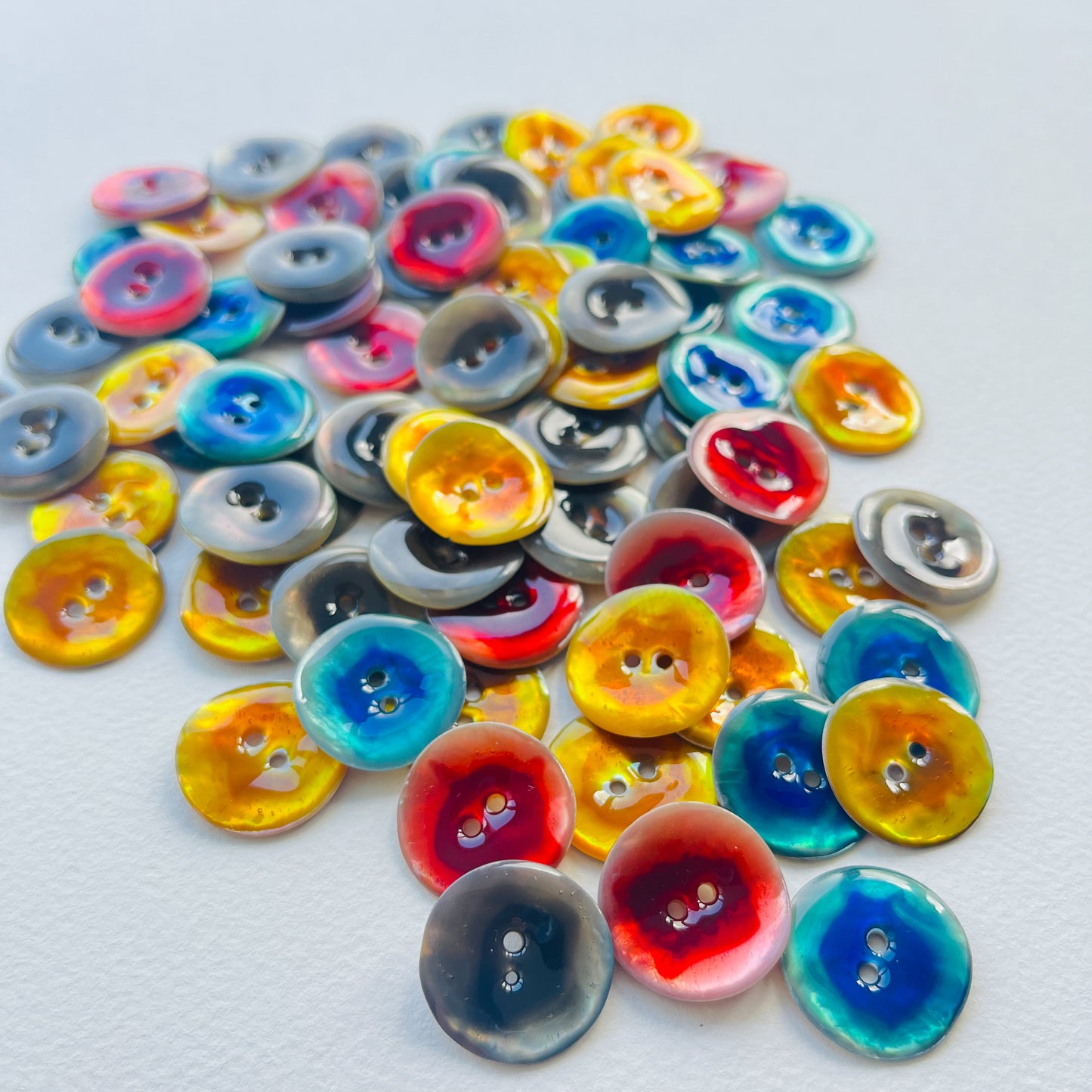 Colourful lacquered Agoya shell buttons - 23mm/36 ligne .Deadstock haberdashery. Choose our range of vintage buttons, trims & sewing accoutrement rescued from a London haberdasher. Sew sustainably.