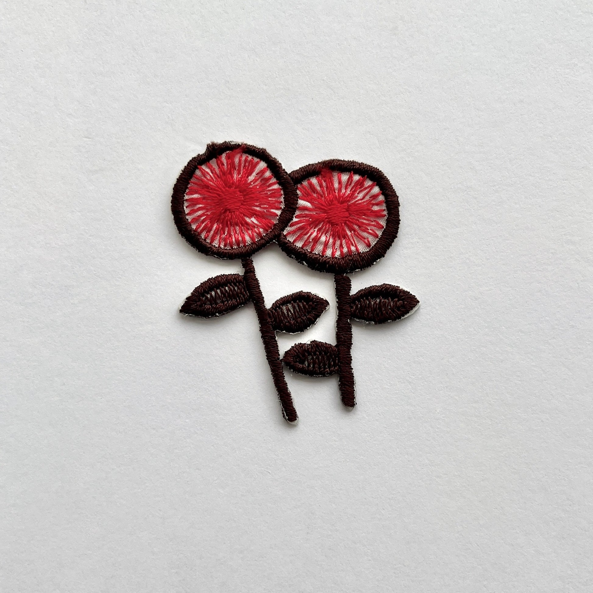 Retro flowers embroidered patch - Kleins Haberdashery
